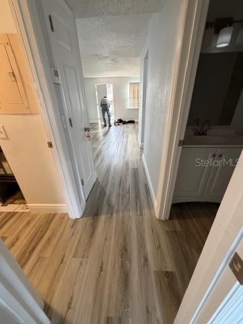 For Rent: $1,200 (1 beds, 1 baths, 760 Square Feet)