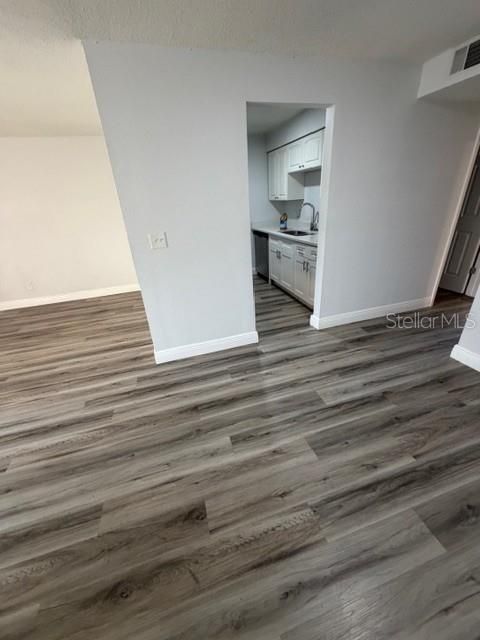 For Rent: $1,200 (1 beds, 1 baths, 760 Square Feet)