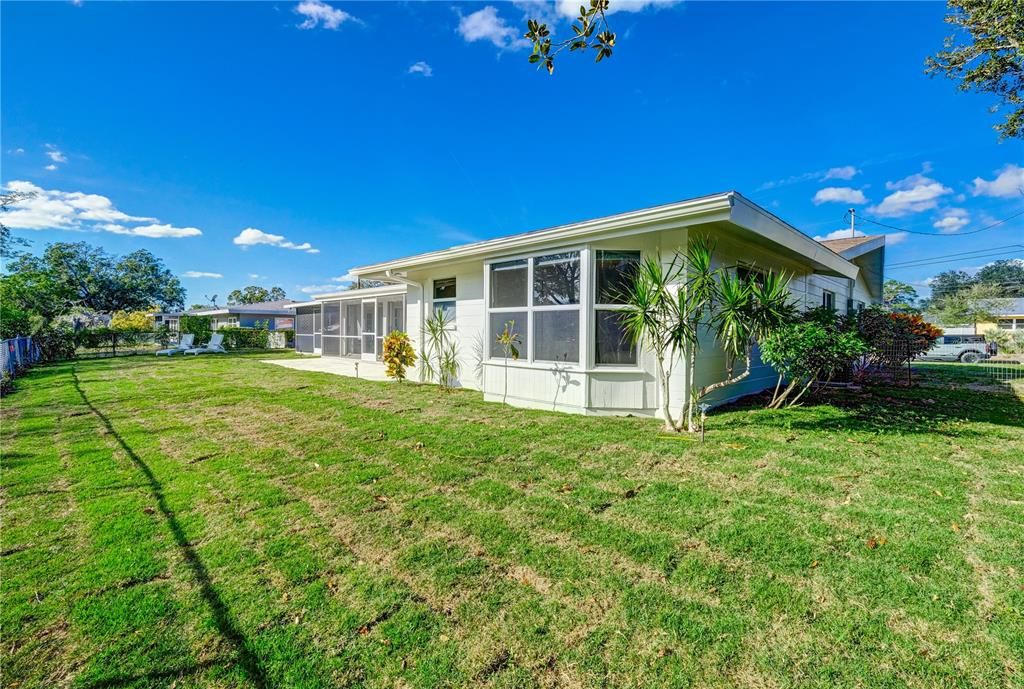 For Rent: $3,750 (3 beds, 3 baths, 2017 Square Feet)