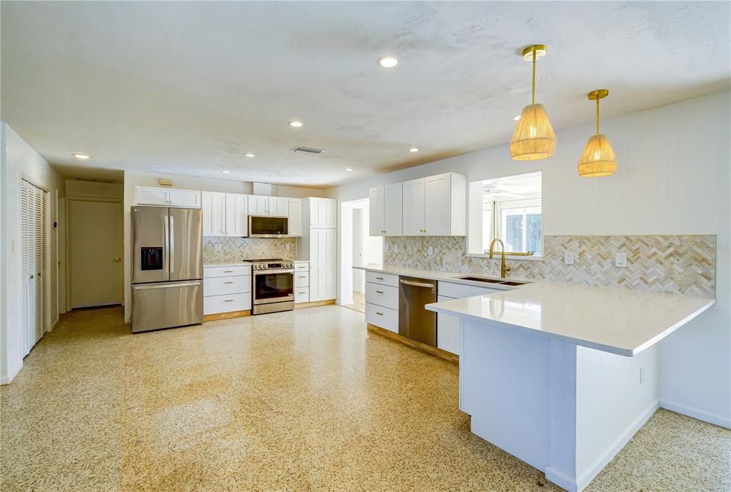 For Rent: $3,750 (3 beds, 3 baths, 2017 Square Feet)