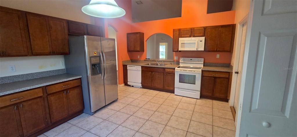 For Rent: $1,950 (4 beds, 2 baths, 1748 Square Feet)