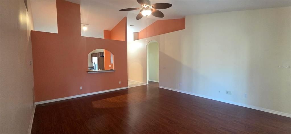 For Rent: $1,950 (4 beds, 2 baths, 1748 Square Feet)