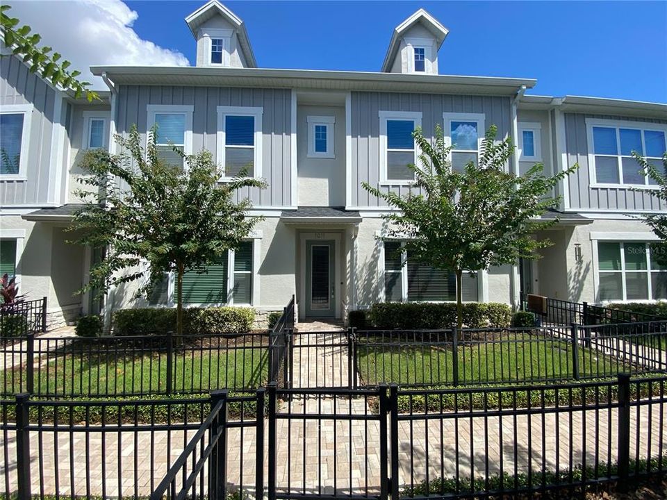 出租: $3,000 (2 贝兹, 2 浴室, 1612 平方英尺)