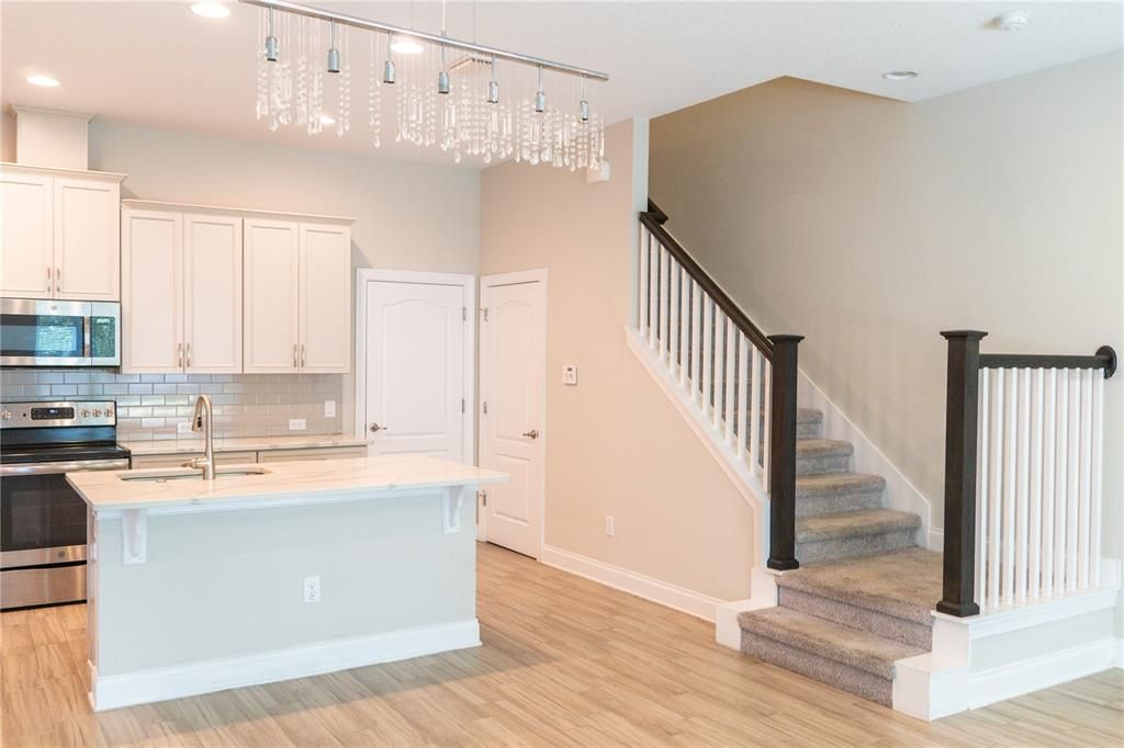 出租: $3,000 (2 贝兹, 2 浴室, 1612 平方英尺)