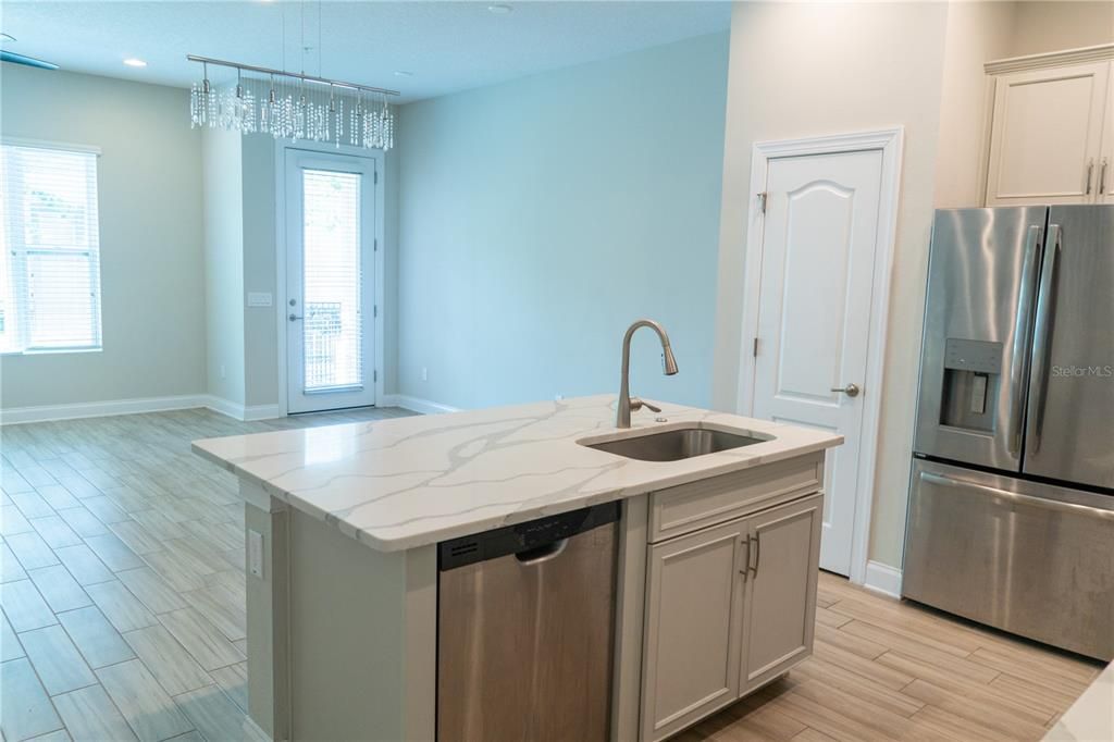 出租: $3,000 (2 贝兹, 2 浴室, 1612 平方英尺)