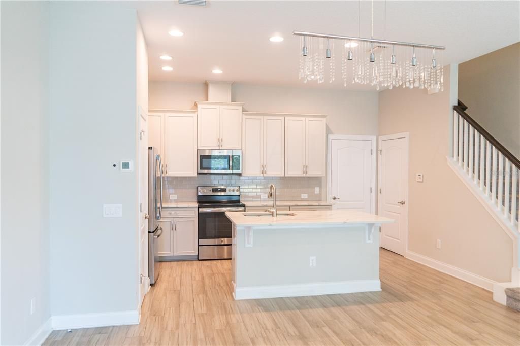 出租: $3,000 (2 贝兹, 2 浴室, 1612 平方英尺)