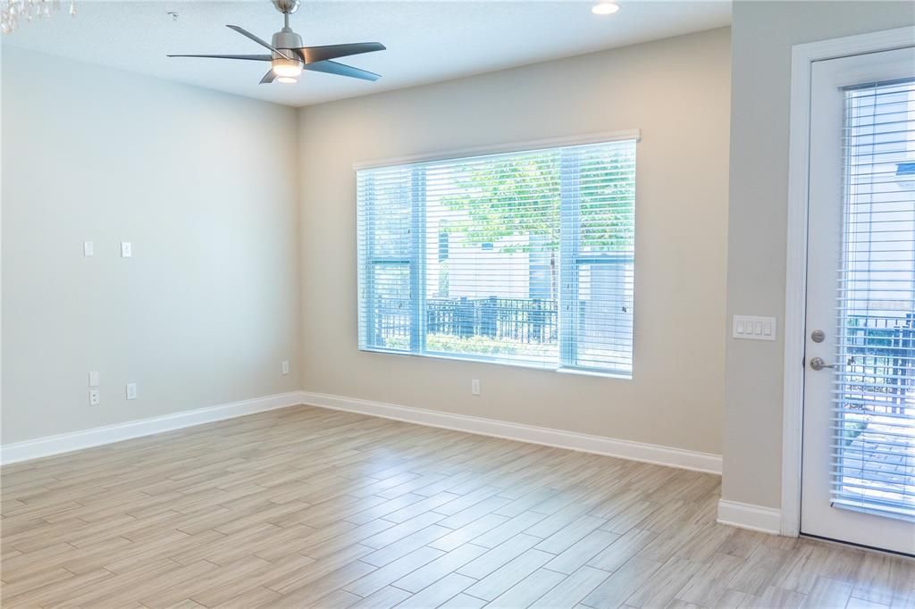 出租: $3,000 (2 贝兹, 2 浴室, 1612 平方英尺)