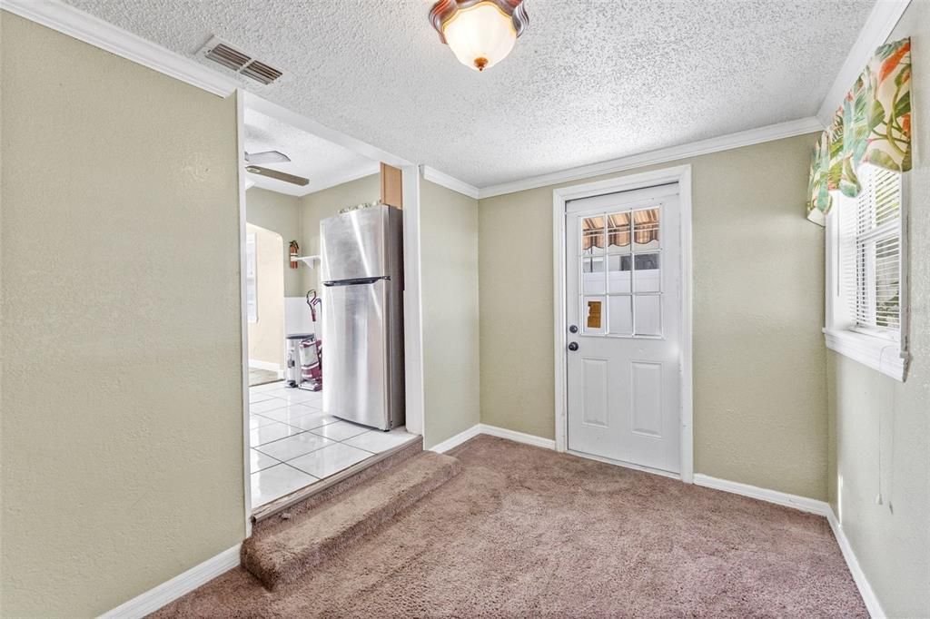 Active With Contract: $235,000 (3 beds, 1 baths, 770 Square Feet)