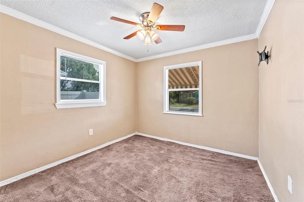 Active With Contract: $235,000 (3 beds, 1 baths, 770 Square Feet)