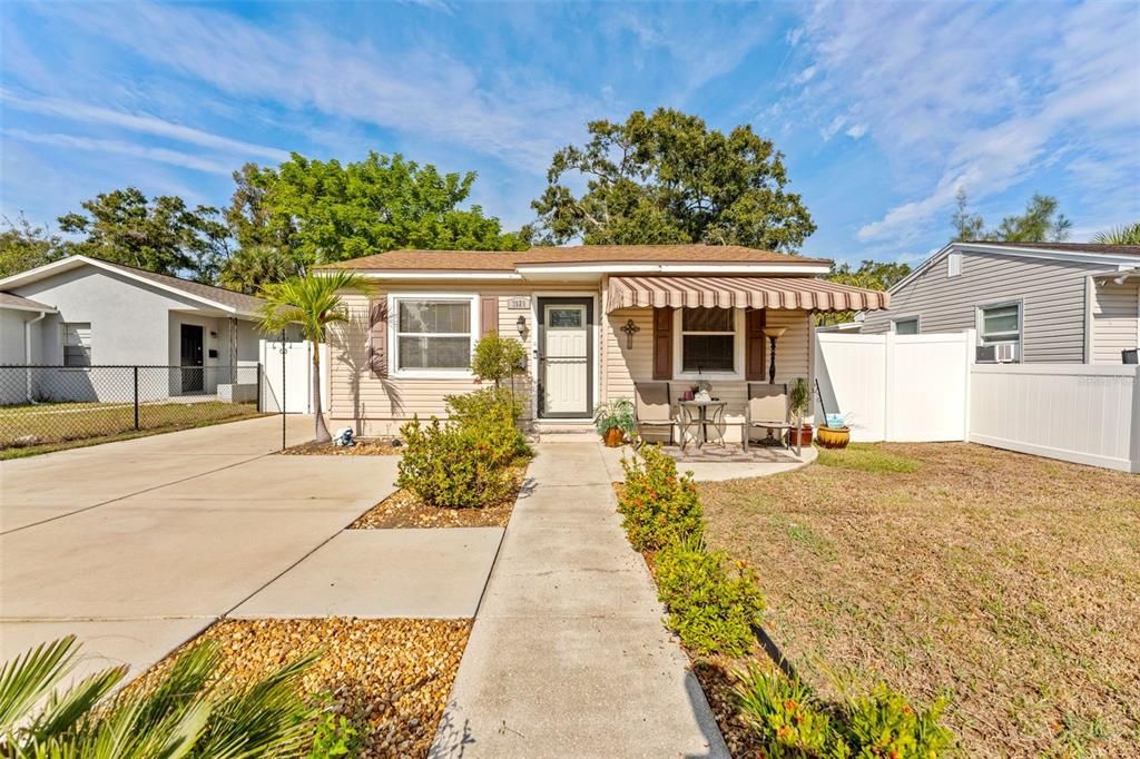 Active With Contract: $235,000 (3 beds, 1 baths, 770 Square Feet)