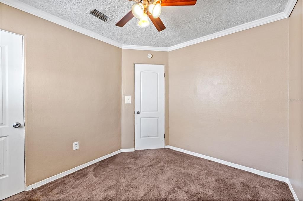 Active With Contract: $235,000 (3 beds, 1 baths, 770 Square Feet)