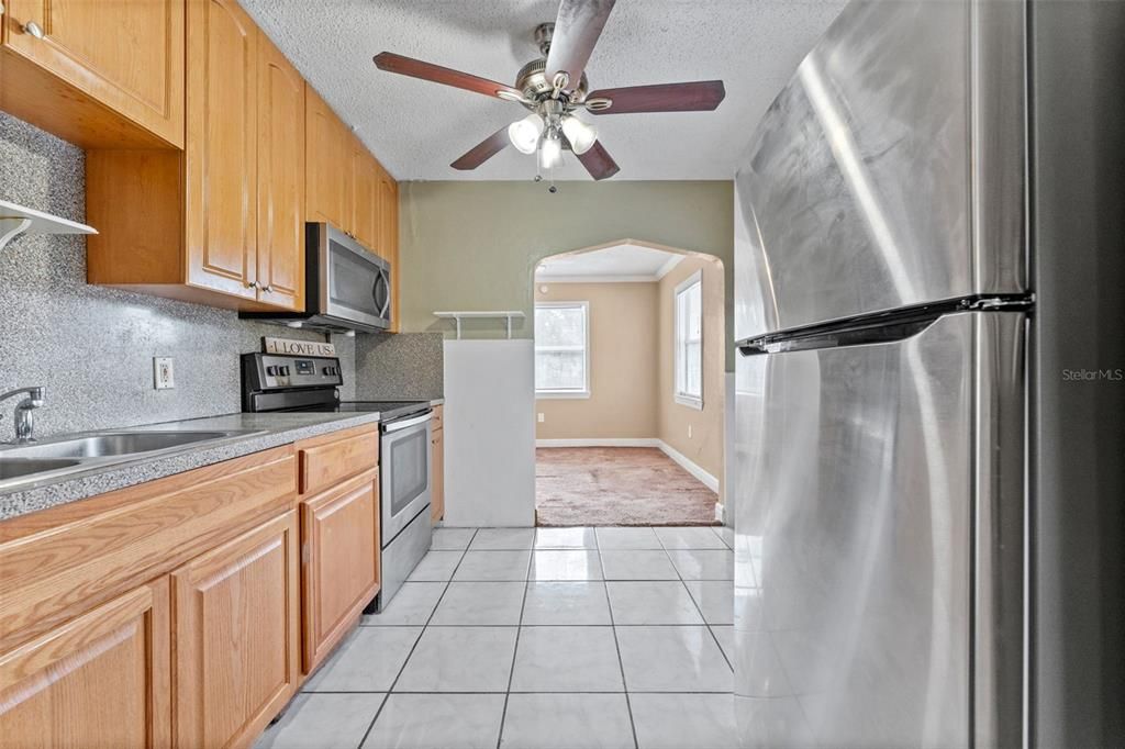 Active With Contract: $235,000 (3 beds, 1 baths, 770 Square Feet)