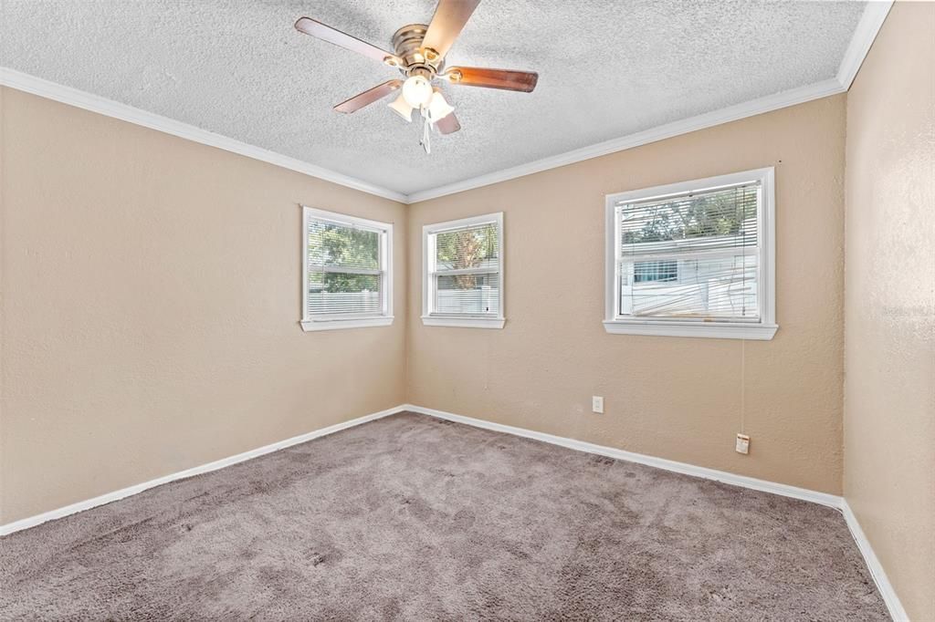 Active With Contract: $235,000 (3 beds, 1 baths, 770 Square Feet)