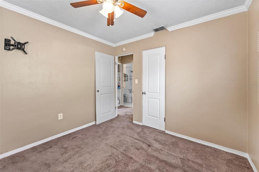 Active With Contract: $235,000 (3 beds, 1 baths, 770 Square Feet)