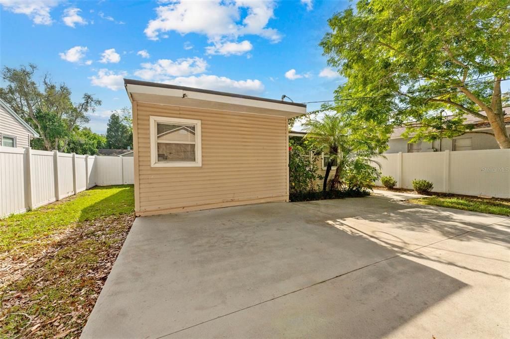 Active With Contract: $235,000 (3 beds, 1 baths, 770 Square Feet)