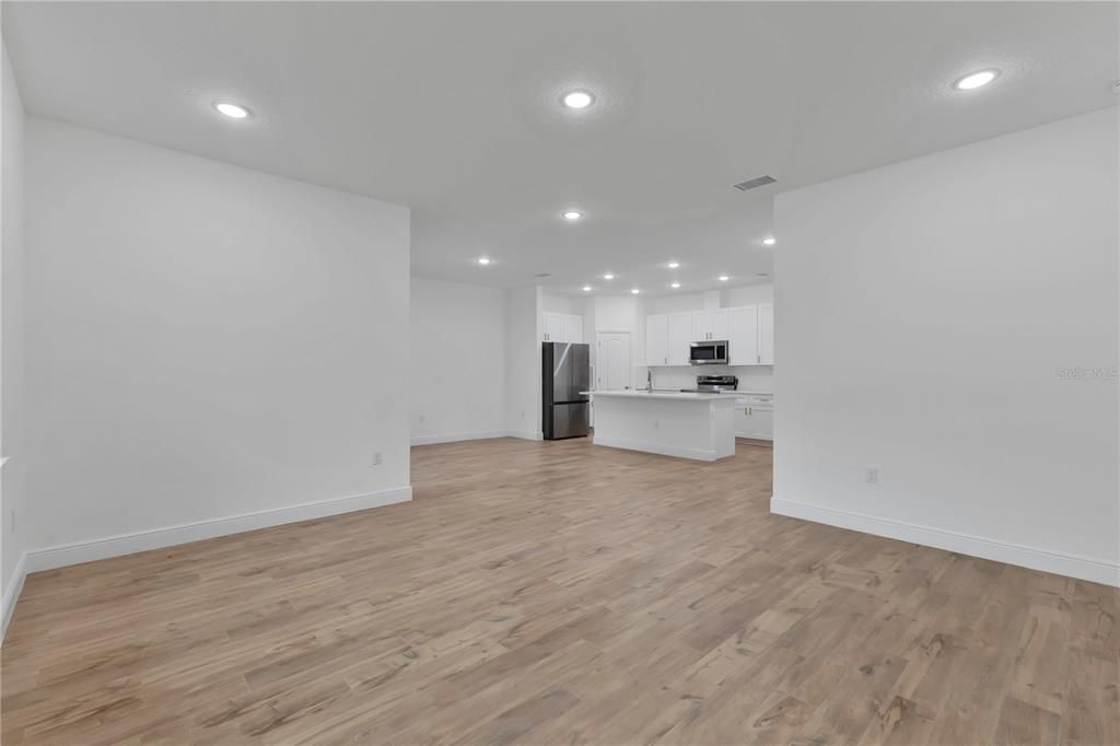 На продажу: $450,000 (4 спален, 2 ванн, 1802 Квадратных фут)