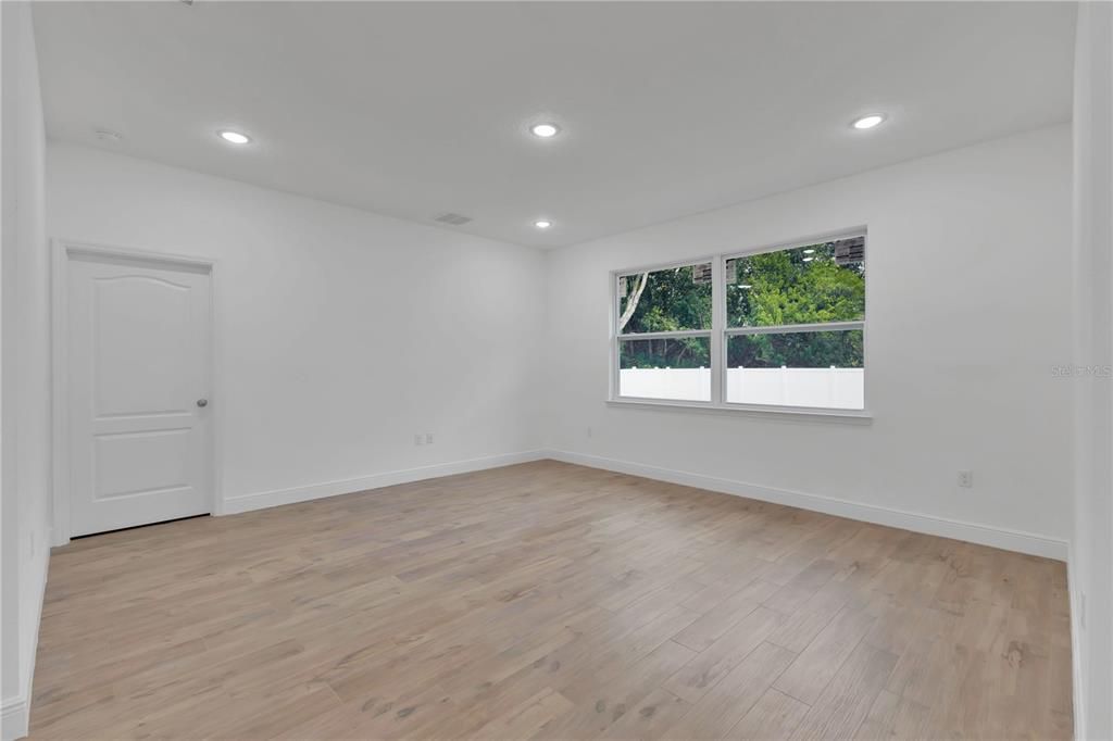 На продажу: $450,000 (4 спален, 2 ванн, 1802 Квадратных фут)