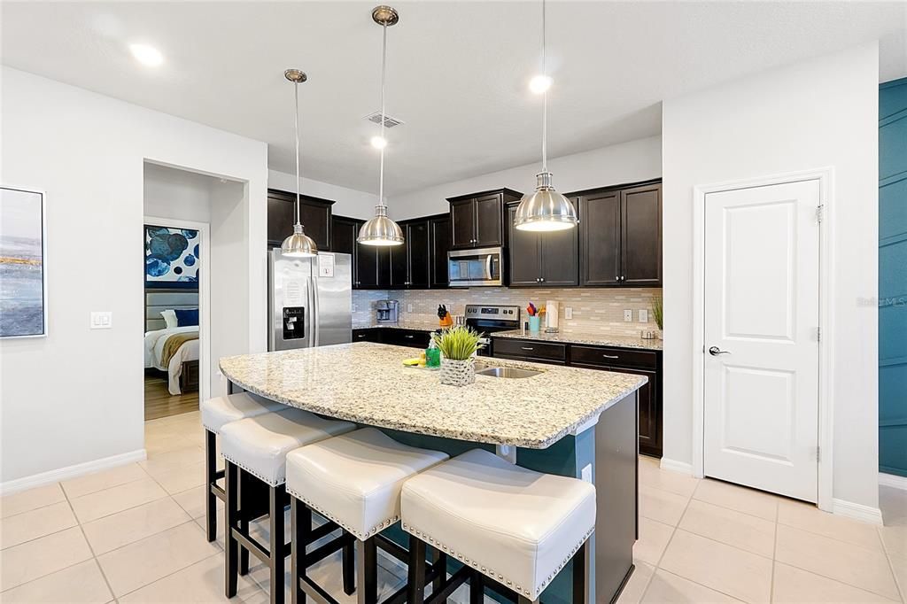 待售: $585,000 (5 贝兹, 4 浴室, 2504 平方英尺)