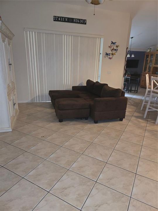 На продажу: $300,000 (4 спален, 2 ванн, 2387 Квадратных фут)