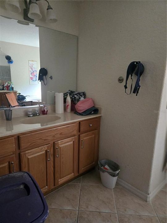 На продажу: $300,000 (4 спален, 2 ванн, 2387 Квадратных фут)