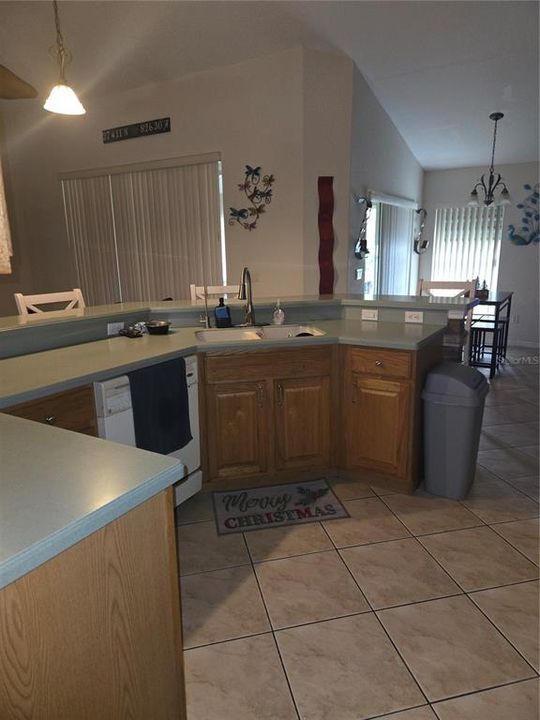 На продажу: $300,000 (4 спален, 2 ванн, 2387 Квадратных фут)