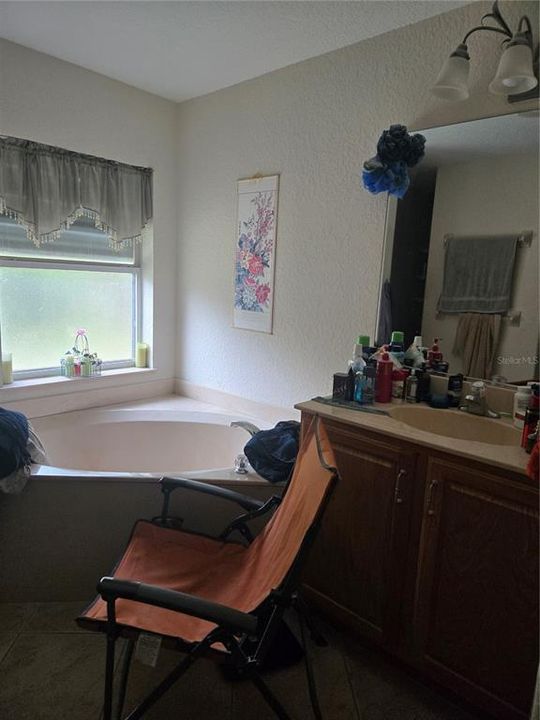 На продажу: $300,000 (4 спален, 2 ванн, 2387 Квадратных фут)