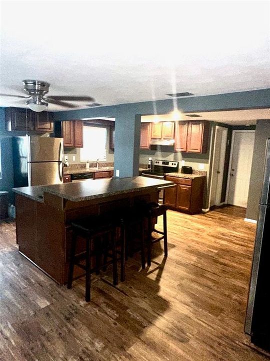 For Sale: $319,900 (2 beds, 2 baths, 1310 Square Feet)