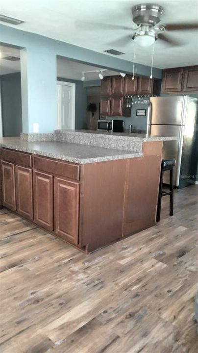 For Sale: $319,900 (2 beds, 2 baths, 1310 Square Feet)