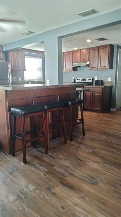 For Sale: $319,900 (2 beds, 2 baths, 1310 Square Feet)