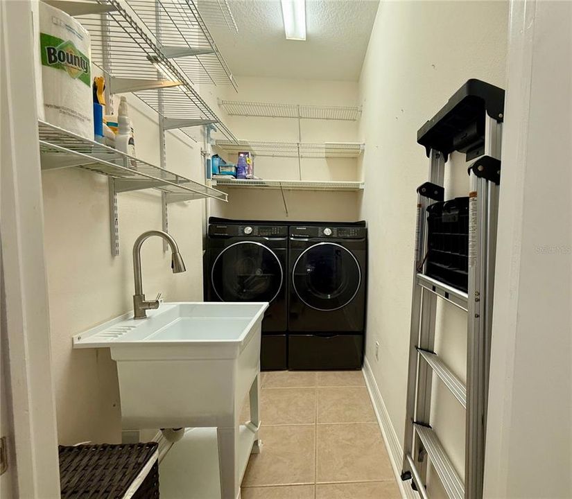 合同活跃: $595,000 (3 贝兹, 2 浴室, 2763 平方英尺)