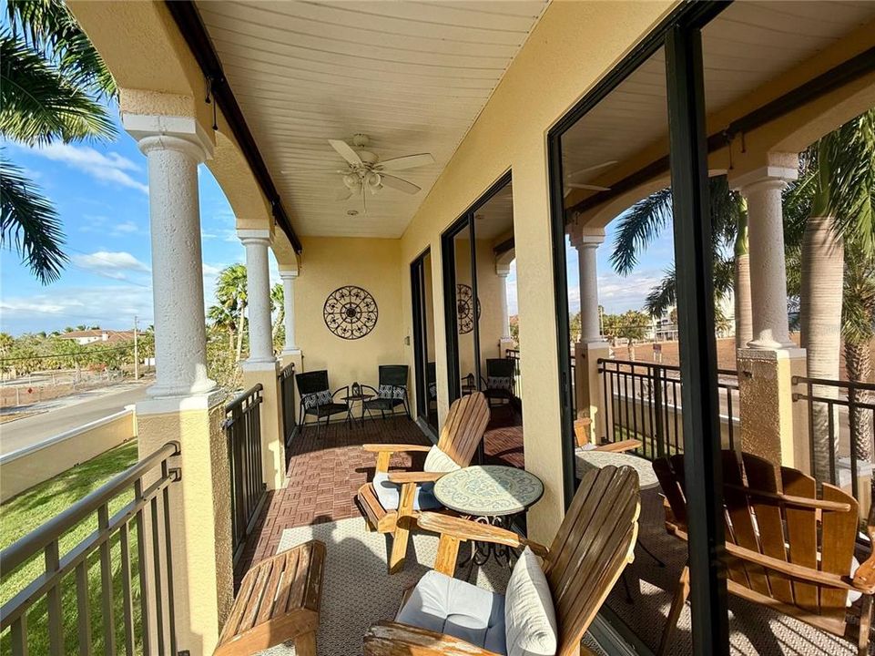 合同活跃: $595,000 (3 贝兹, 2 浴室, 2763 平方英尺)