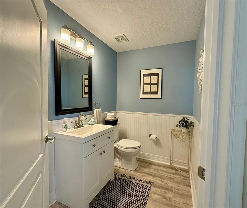 合同活跃: $595,000 (3 贝兹, 2 浴室, 2763 平方英尺)