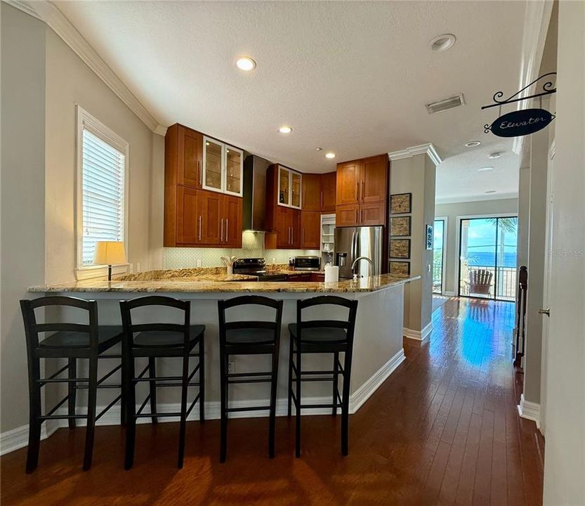 合同活跃: $595,000 (3 贝兹, 2 浴室, 2763 平方英尺)