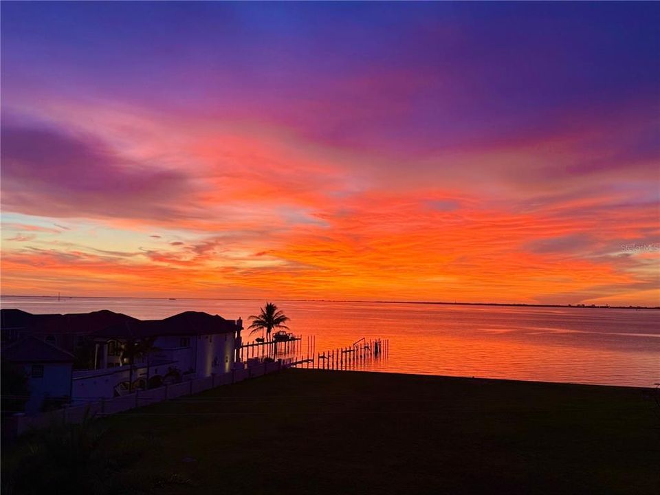 合同活跃: $595,000 (3 贝兹, 2 浴室, 2763 平方英尺)