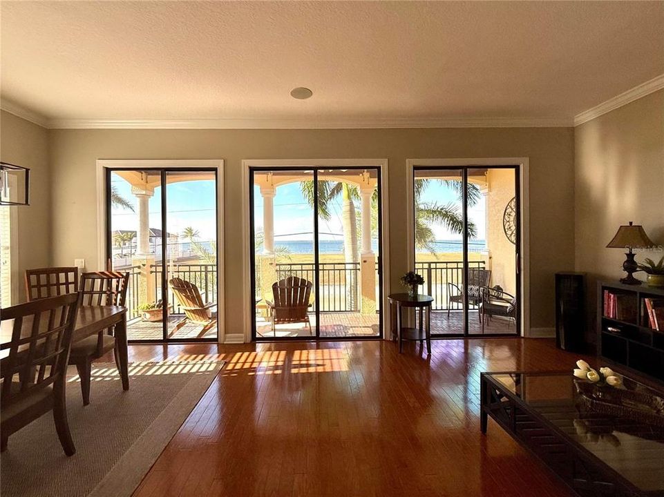 合同活跃: $595,000 (3 贝兹, 2 浴室, 2763 平方英尺)