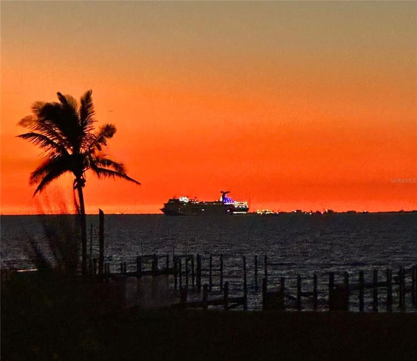 合同活跃: $595,000 (3 贝兹, 2 浴室, 2763 平方英尺)