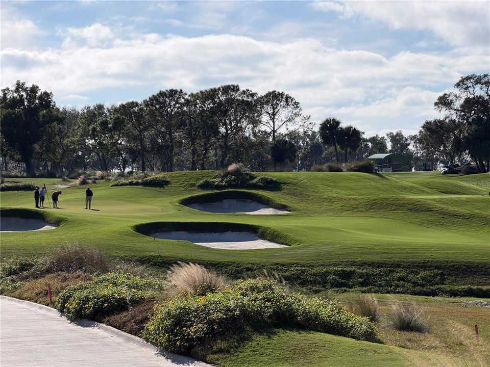 На продажу: $1,249,000 (0.97 acres)