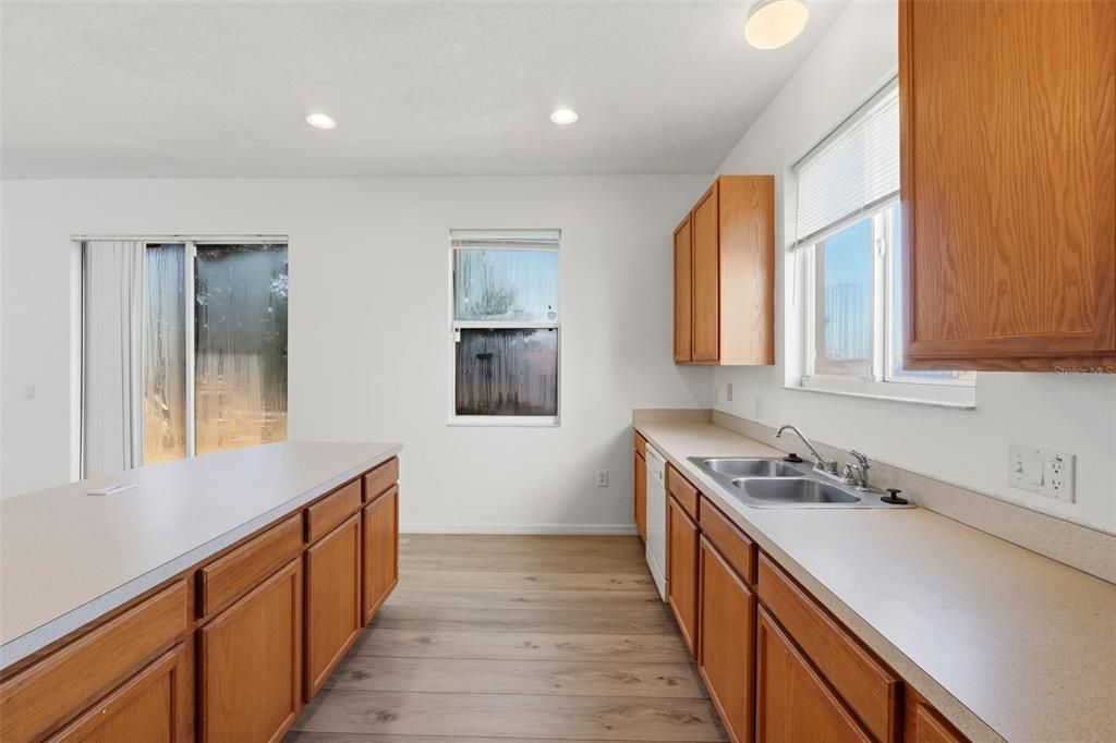 En Venta: $309,900 (3 camas, 2 baños, 1896 Pies cuadrados)