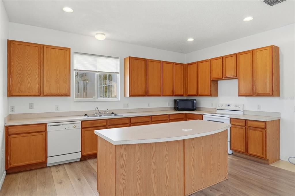 En Venta: $309,900 (3 camas, 2 baños, 1896 Pies cuadrados)