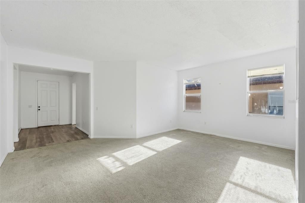 En Venta: $309,900 (3 camas, 2 baños, 1896 Pies cuadrados)