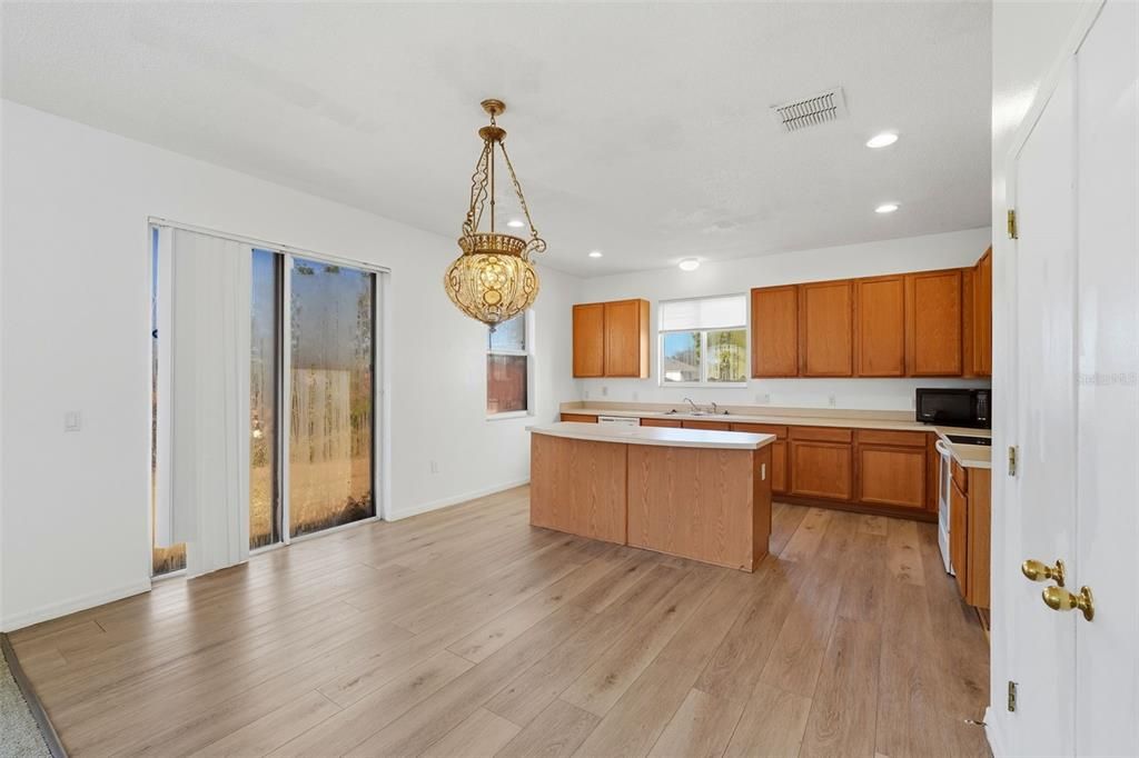 En Venta: $309,900 (3 camas, 2 baños, 1896 Pies cuadrados)