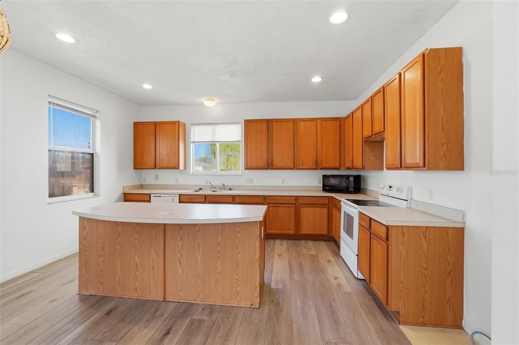 En Venta: $309,900 (3 camas, 2 baños, 1896 Pies cuadrados)