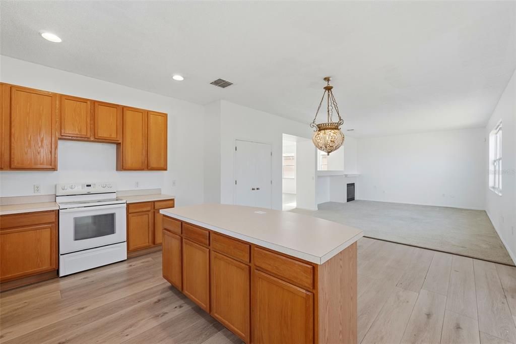 En Venta: $309,900 (3 camas, 2 baños, 1896 Pies cuadrados)