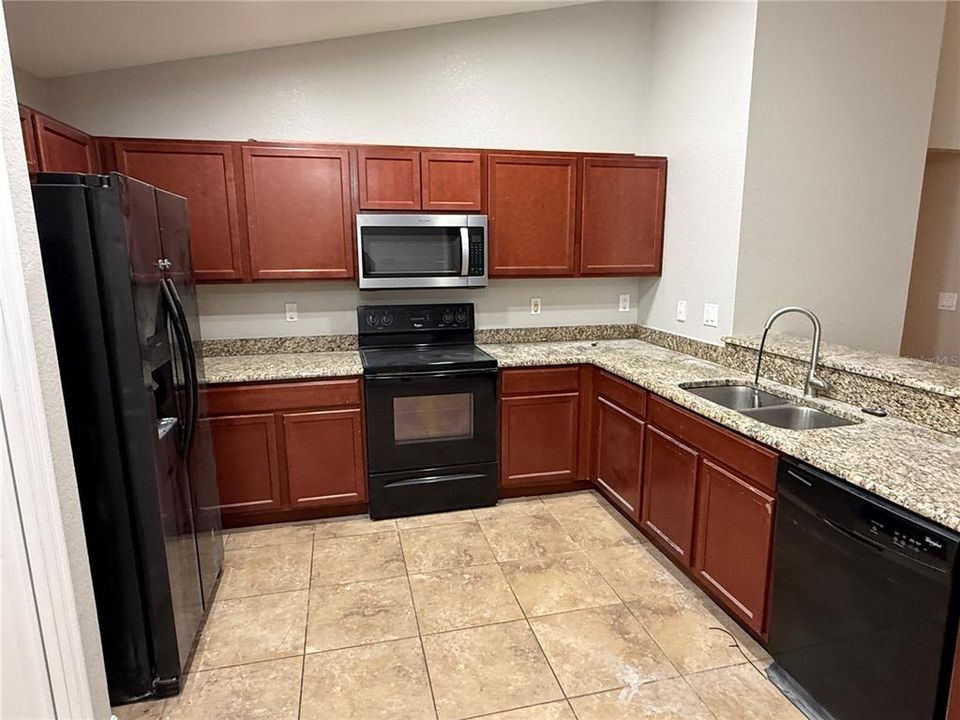 For Rent: $1,975 (4 beds, 2 baths, 1688 Square Feet)