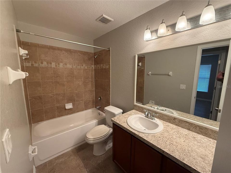 For Rent: $1,975 (4 beds, 2 baths, 1688 Square Feet)