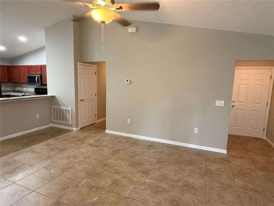 For Rent: $1,975 (4 beds, 2 baths, 1688 Square Feet)