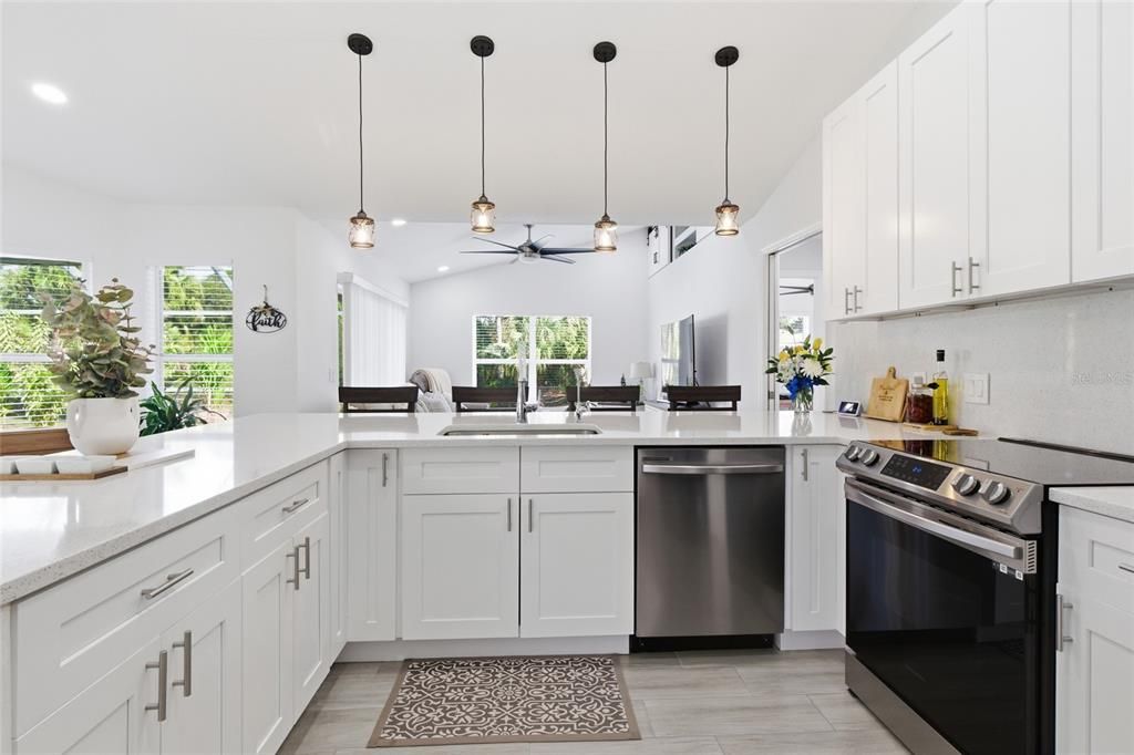 На продажу: $550,000 (3 спален, 2 ванн, 1910 Квадратных фут)