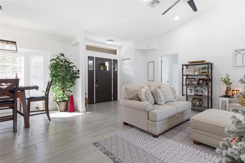 На продажу: $550,000 (3 спален, 2 ванн, 1910 Квадратных фут)