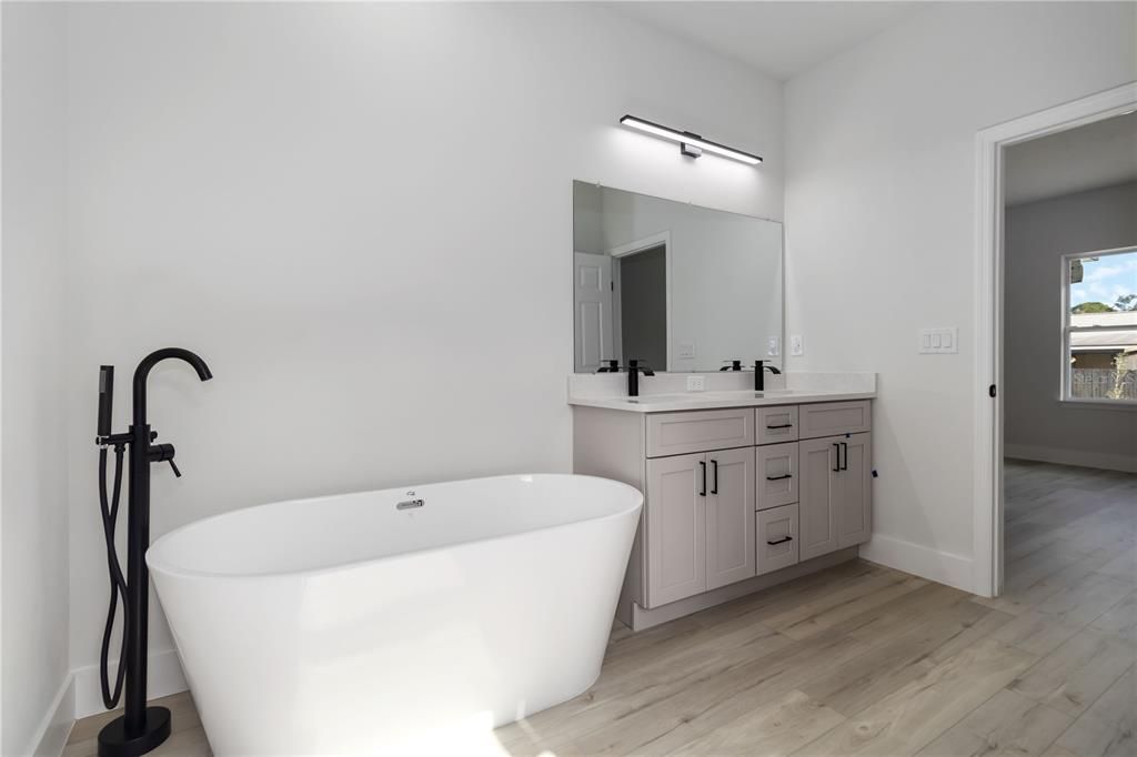 En Venta: $359,900 (4 camas, 3 baños, 1894 Pies cuadrados)