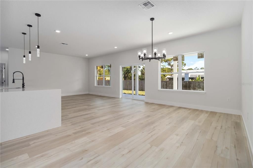 En Venta: $359,900 (4 camas, 3 baños, 1894 Pies cuadrados)